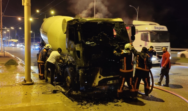 Malatya'da seyir halindeki beton mikseri alev aldı