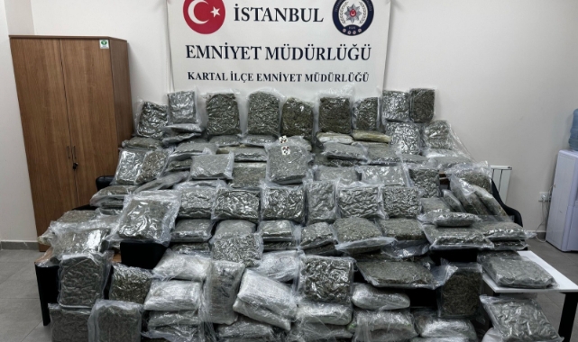 Maltepe'de petshop görünümlü depoda uyuşturucu ele geçirildi