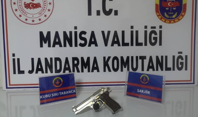 Manisa’da ruhsatsız tabanca ile yakalandı