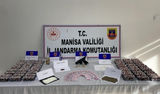 Manisa'da uyuşturucu operasyonu! 4 gözaltı