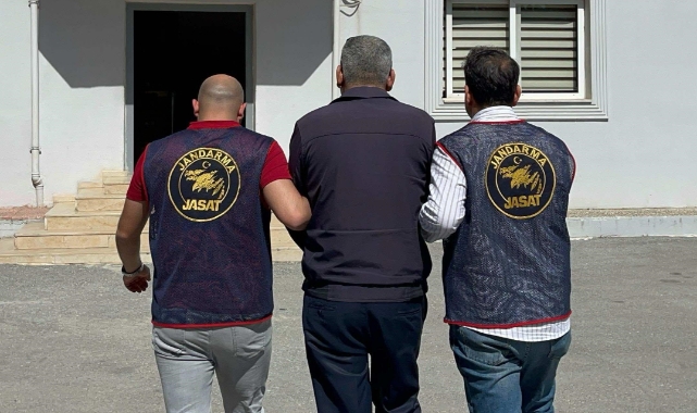 Mersin'de 28 yıl ceza alan sahte kamu görevlisi yakalandı