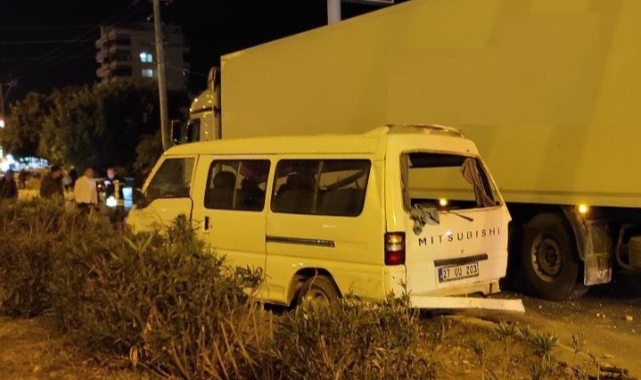 Mersin'de tır ile panelvan araç çarpıştı! 5 yaralı