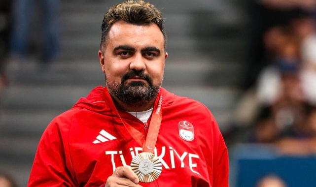 Milli sporcu Nesim Turan raketine veda etti