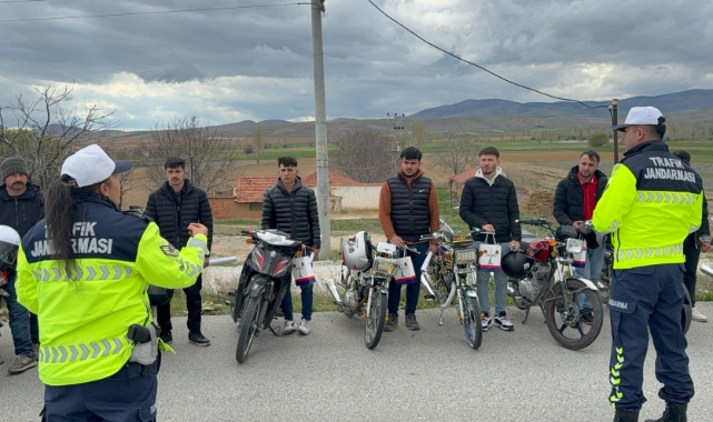 Motosiklet sürücülerine jandarmadan ‘1 kural bir ömür’ eğitimi