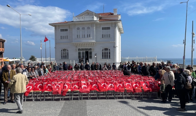 Tutuklu öğrenciler için Mudanya'da boş sıralı eylem!