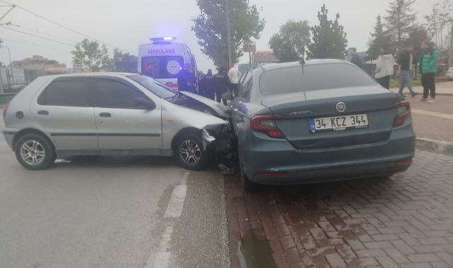 Mudanya yolunda kaza: 3 yaralı
