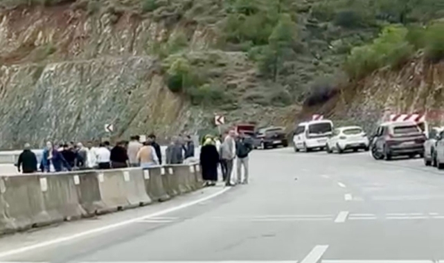 Muğla'da beton bariyerlere çarpan motosiklet sürücüsü hayatını kaybetti