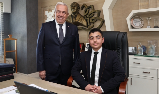 Nilüfer Belediye Başkanı Özdemir makamını çocuklara devretti