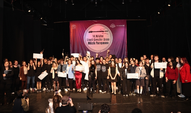 Nilüfer Liseli Gençler Arası Müzik Yarışması’nda gençler yeteneklerini sergiledi