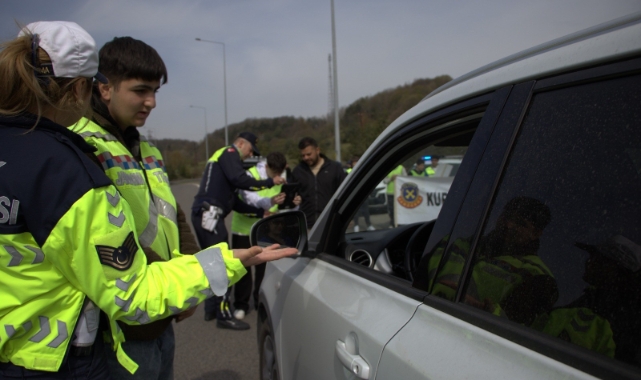 Öğrenciler trafik jandarması oldu