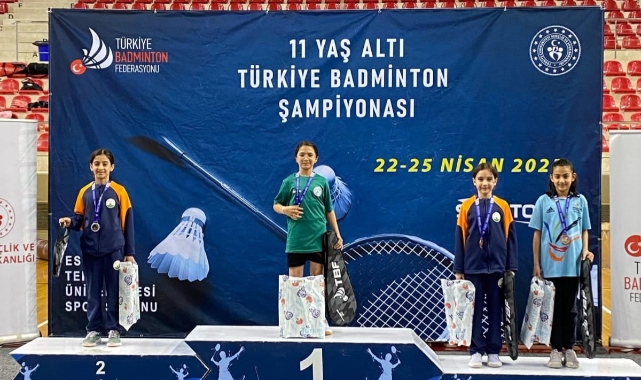 Osmangazi Belediyespor’un genç badmintoncuları göz doldurdu