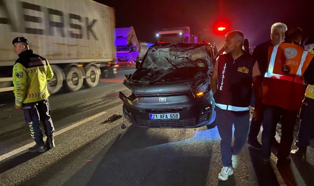 Osmaniye'de hafif ticari araç tıra çarptı: 4 yaralı