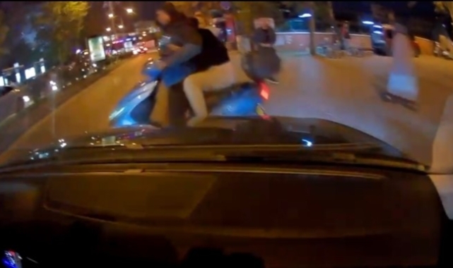 Otomobil motosiklete çarptı, 2 kişi yaralandı!
