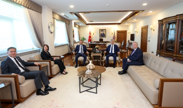 Özgür Özel: "Kayyım siyaseten mümkün değil"