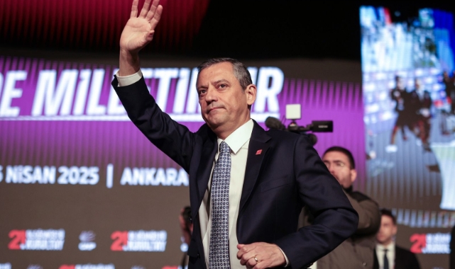 Özgür Özel yeniden CHP Genel Başkanı seçildi