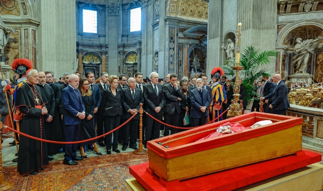 Papa Francis son yolculuğuna uğurlandı