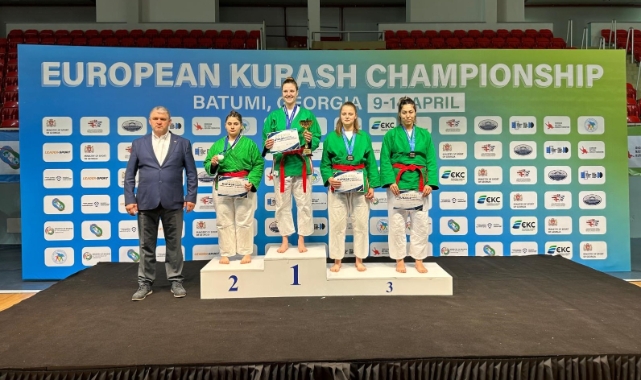 Sakaryalı sporcu Gürcistan'da Türk Bayrağı'nı dalgalandırdı