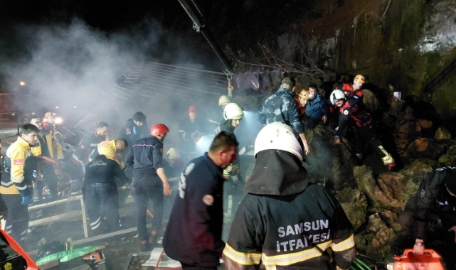 Samsun'da akaryakıt istasyonunun üstüne kaya düştü!