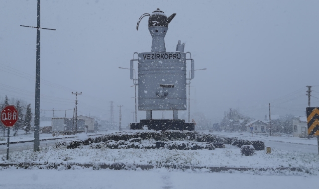 Samsun'un yüksek kesimlerine kar yağışı