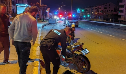 Savrulan sürat motorundaki 2 kişi yaralandı