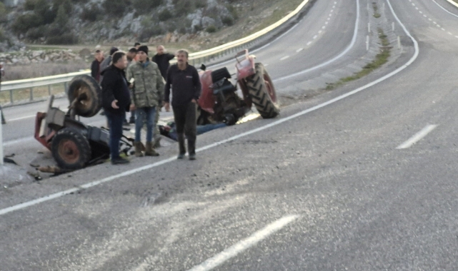 Seyir halindeki traktör ikiye bölündü! 1 ölü 1 yaralı