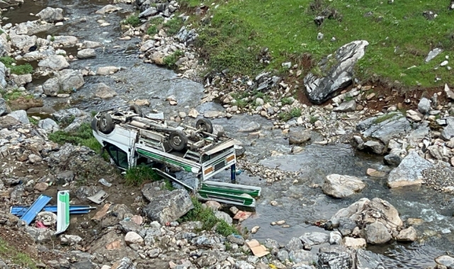 Şırnak'ta kamyonet Habur Çayı'na devrildi! 2 yaralı