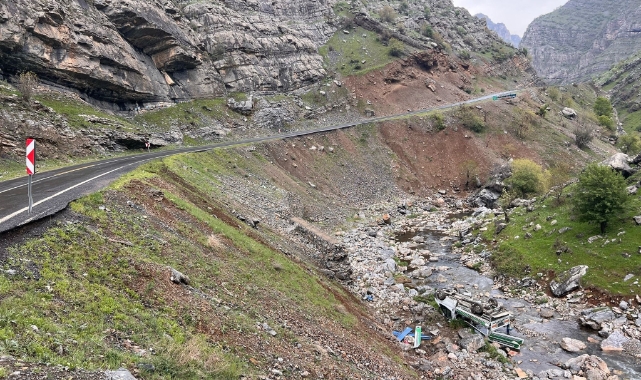 Şırnak'ta araç Habur Çayına devrildi! 2 yaralı