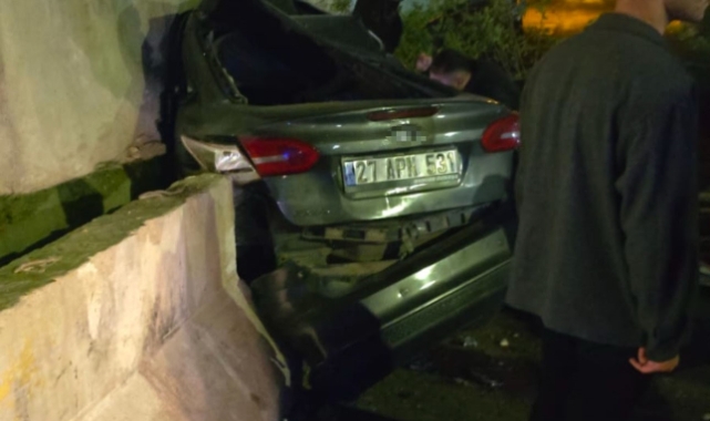 Şırnak'ta otomobil duvara çarptı! 2 ölü