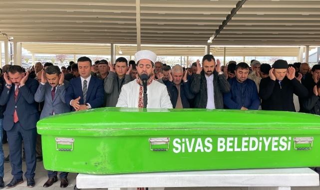 Sivas'ta kazada ölen öğretmen toprağa verildi