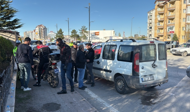 Sivas’ta şüpheli aracı takip ederken kazaya karışan 2 polis yaraladı