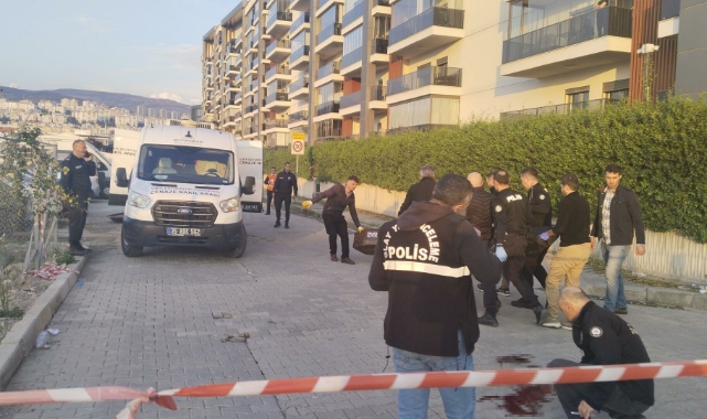 Sokakta önlerini kesip eski nişanlısı ile annesini sonra da kendini vurdu!