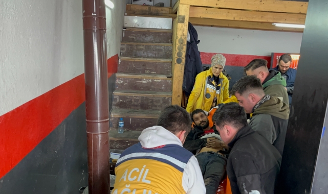 Tamircide otomobilden fırlayan helezon yayı hastanelik etti