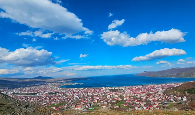 Tatvan semalarında hayran bırakan manzara