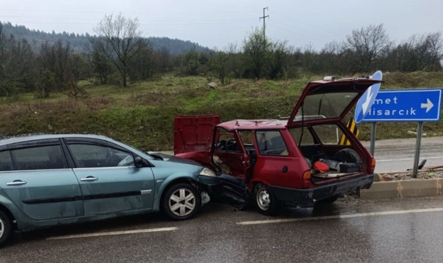 Tavşanlı'da iki otomobil çarpıştı: 1 ölü 1 yaralı