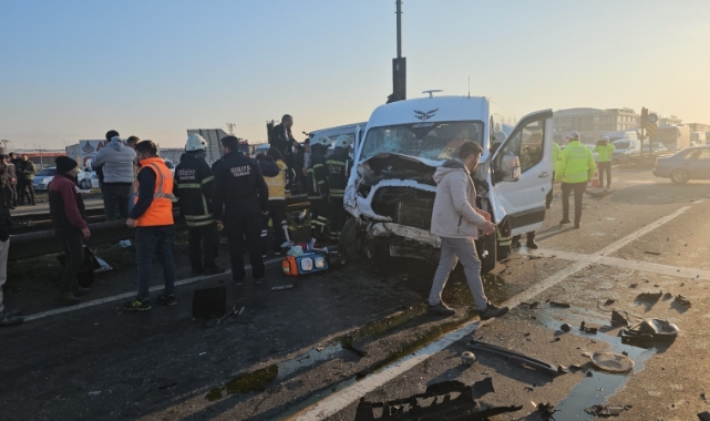 Tekirdağ'da iki servis aracı çarpıştı! 18 yaralı