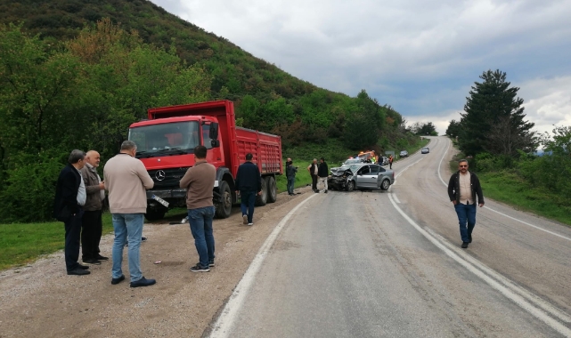 Tokat’ta otomobil ile kamyonet çarpıştı! 1 ölü, 1 yaralı