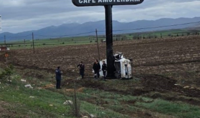 Totem tabelasına çarpan otomobil sürücüsü yaşamını yitirdi