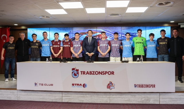 Trabzonspor, akademiden 13 futbolcu ile profesyonel sözleşme imzaladı