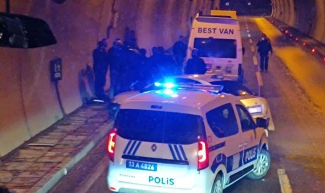 Van’dan sürücüler arasında 'yol verme' kavgası: 2 yaralı