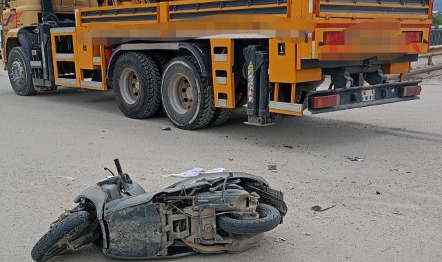 Vinç ile çarpışan motosiklet sürücüsü yaralandı