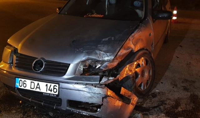 Yalvaç’ta kafa kafaya çarpışan iki araçta 3 kişi yaralandı