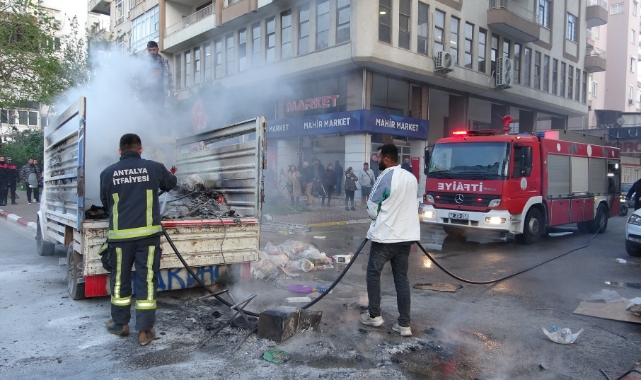 Yanan kamyonete balkonlardan hortumla müdahale ettiler