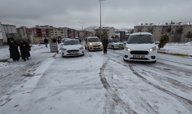Yozgat'ta kar ve buzlanma etkili oldu
