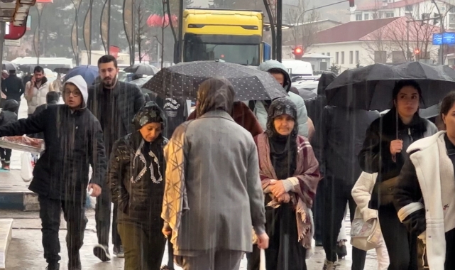 Yüksekova’da sağanak yağış etkili oldu