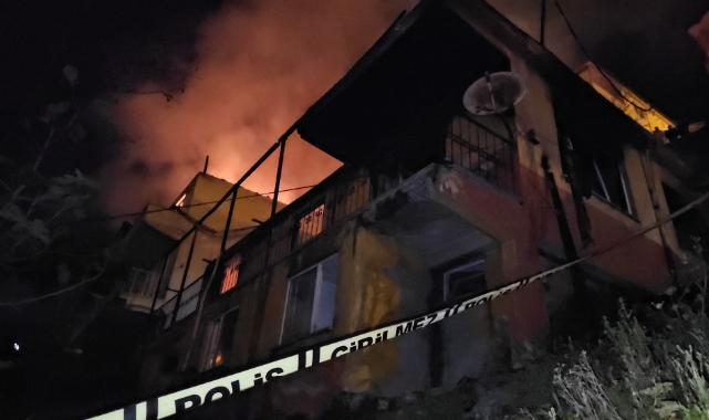 Zonguldak'ta yangın paniği! 3 katlı binaya da sıçradı