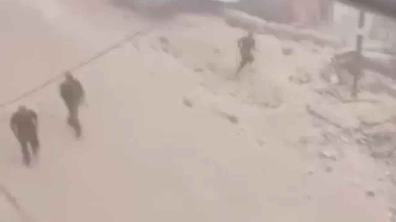 Gazze’de kum fırtınası! Filistinlilerin kaldığı çadırlar zarar gördü