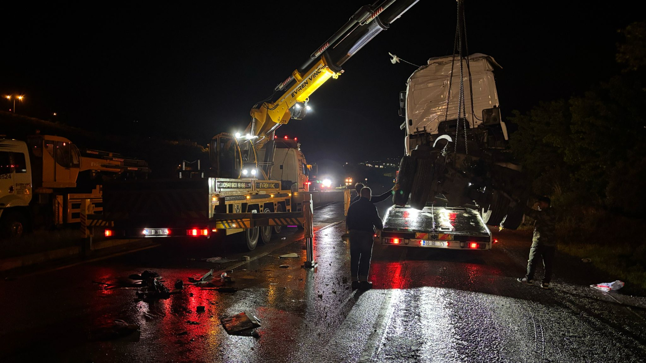 Osmaniye’de mazot yüklü tanker devrildi