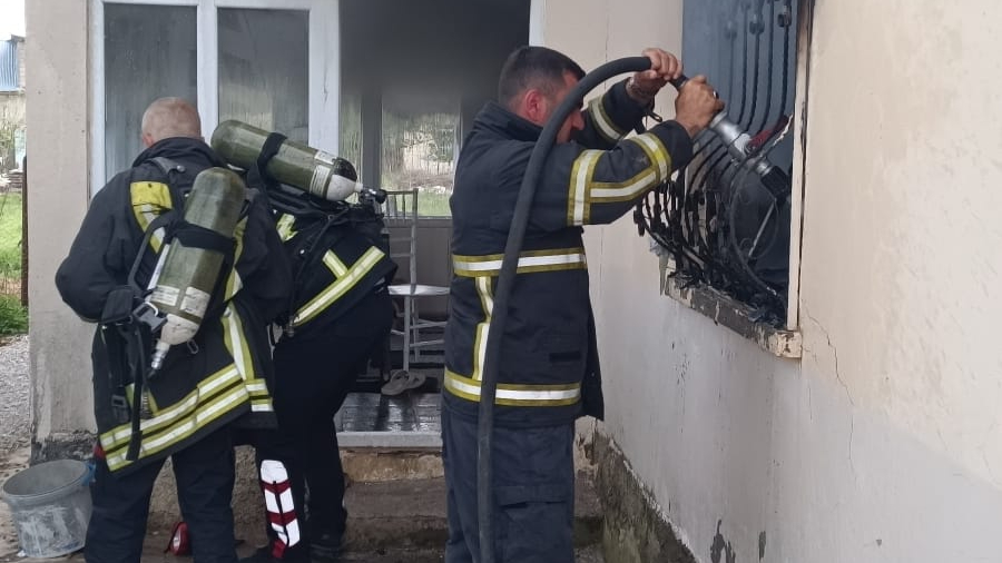 Muş'ta iki katlı evde yangın