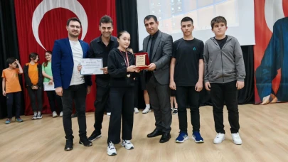 Matematik Olimpiyatları'nda dereceye giren öğrenciler ödüllerini aldı