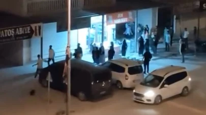 Mardin’de arbedede market önündeki dolabın devrildiği anlar kamerada